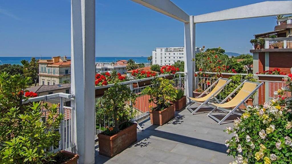Hotel Scandinavia Marina di Massa Bagian luar foto