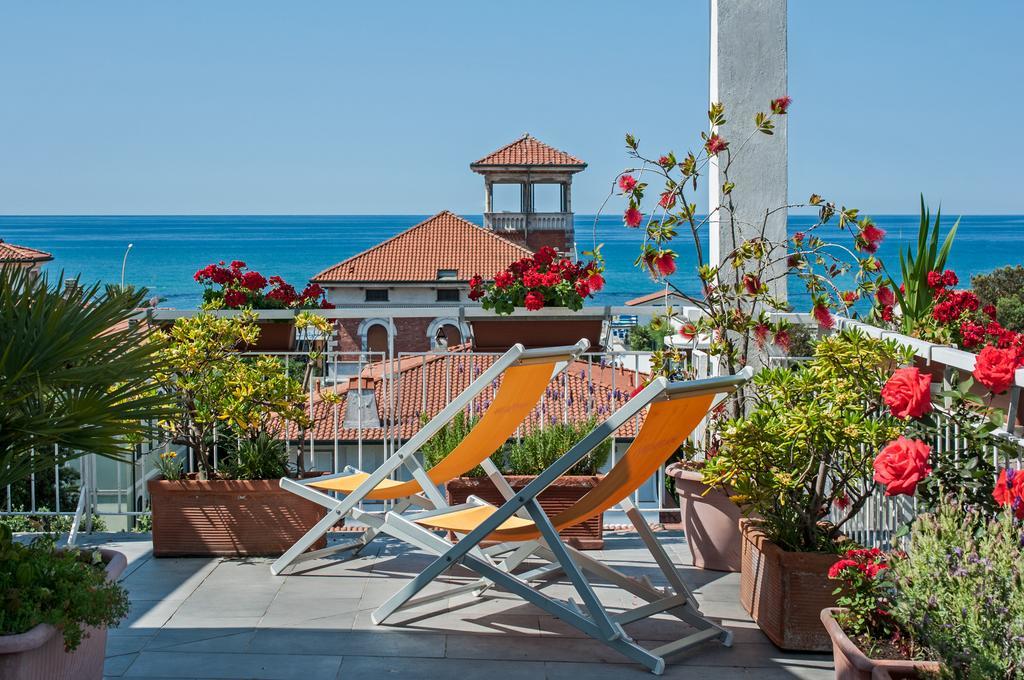 Hotel Scandinavia Marina di Massa Bagian luar foto