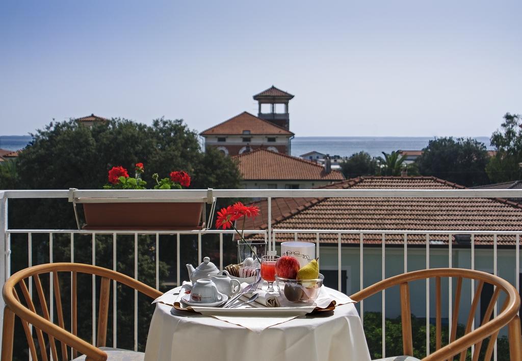 Hotel Scandinavia Marina di Massa Bagian luar foto