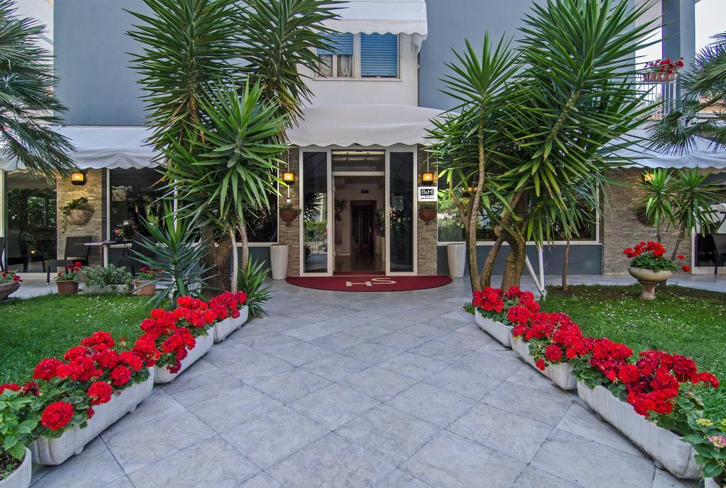 Hotel Scandinavia Marina di Massa Bagian luar foto