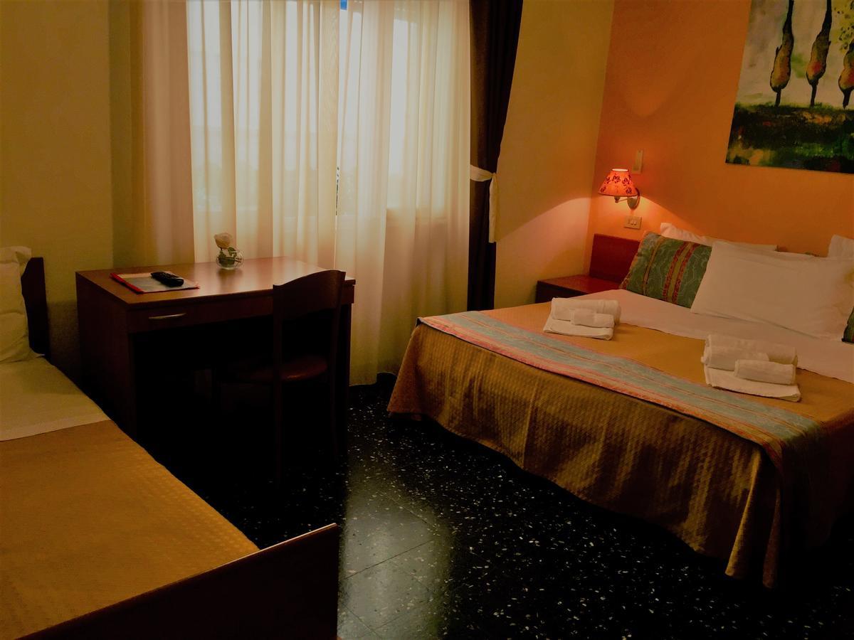 Hotel Scandinavia Marina di Massa Bagian luar foto